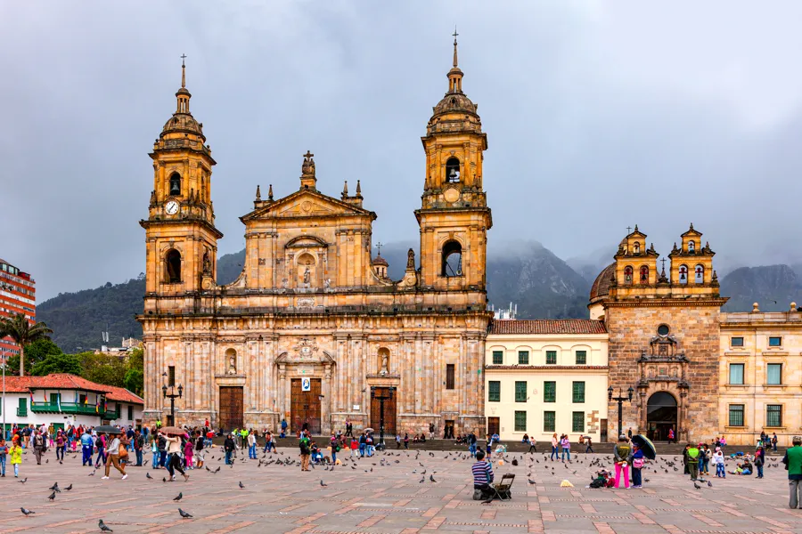 La Catedral Primada en la Plaza de Bolívar, Bogotá, Colombia