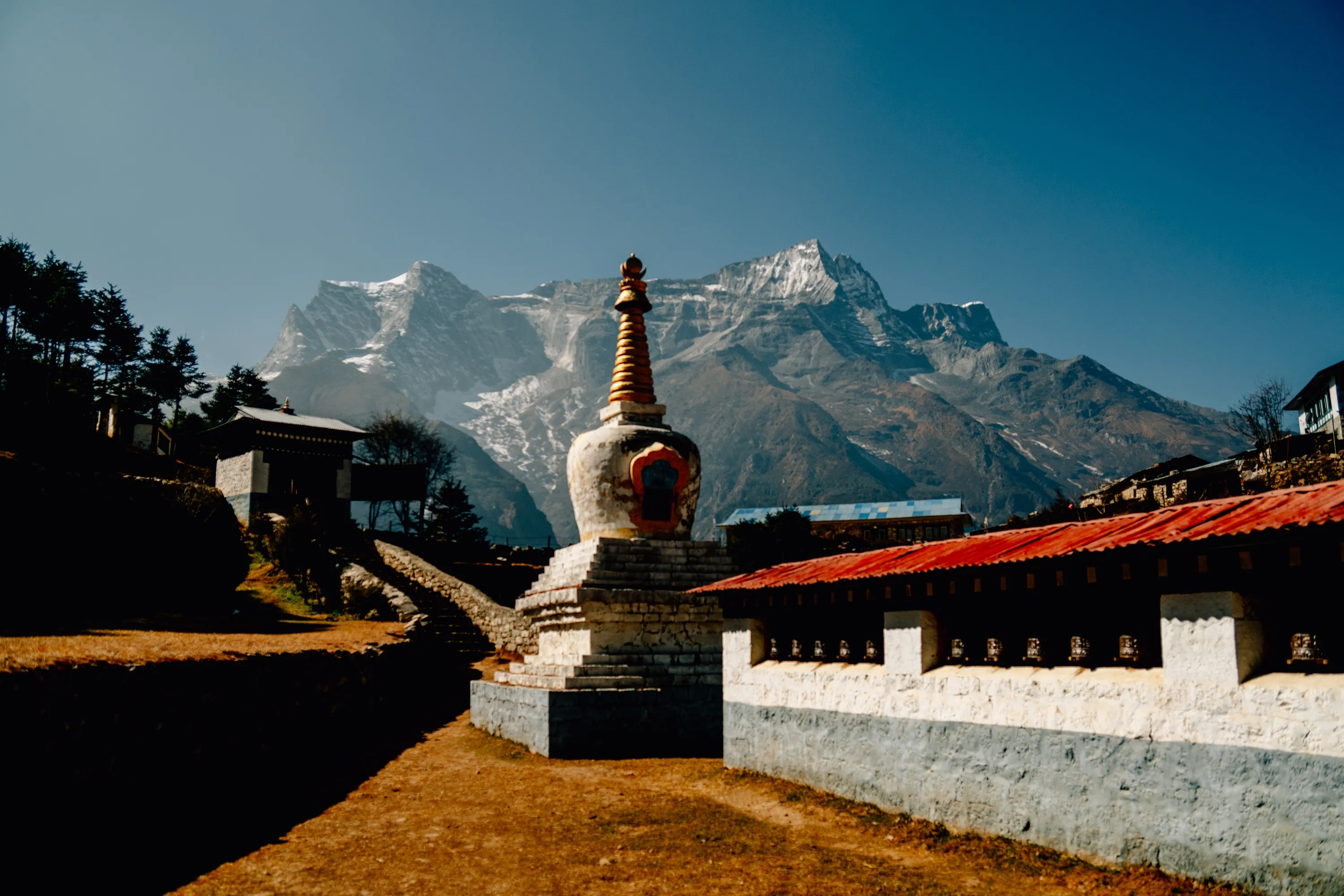 Un templo budista de montaña en el Himalaya de Nepal